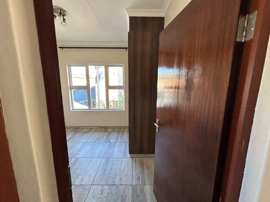 To Let 3 Bedroom Property for Rent in Erand Gardens Gauteng