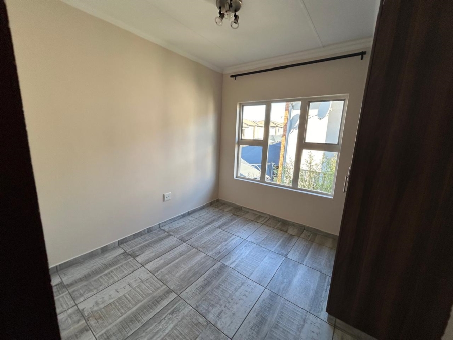 To Let 3 Bedroom Property for Rent in Erand Gardens Gauteng