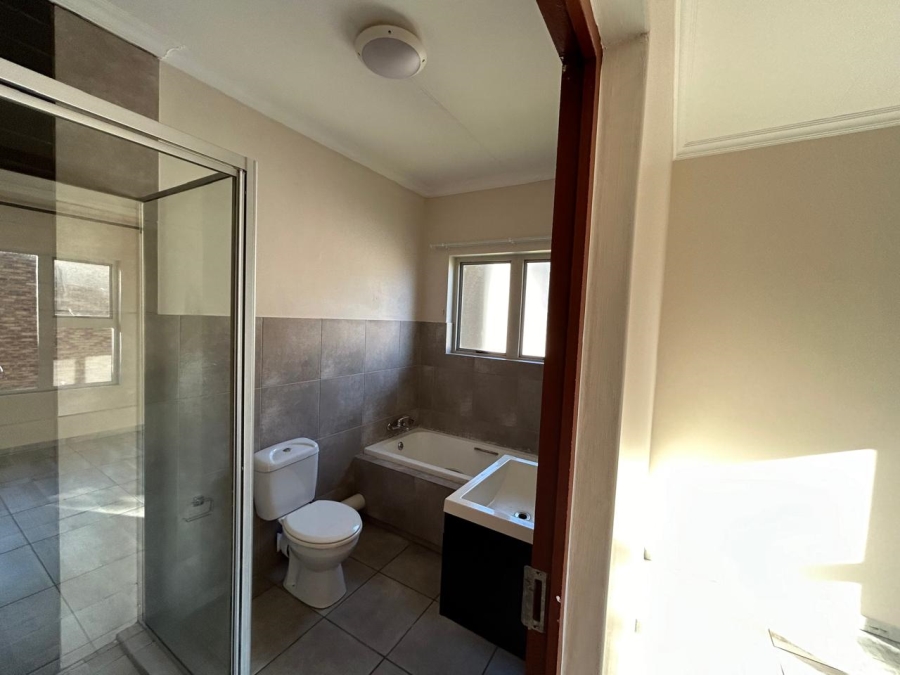 To Let 3 Bedroom Property for Rent in Erand Gardens Gauteng