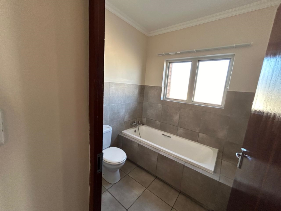 To Let 3 Bedroom Property for Rent in Erand Gardens Gauteng