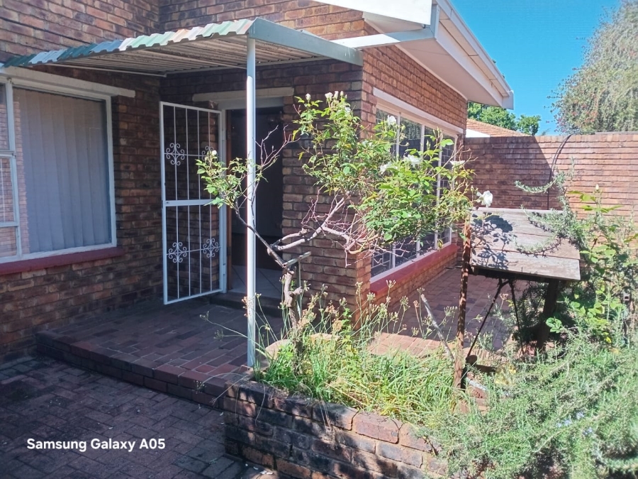 3 Bedroom Property for Sale in Flora Gardens Gauteng