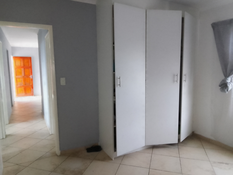 To Let 3 Bedroom Property for Rent in Blue Hills Gauteng