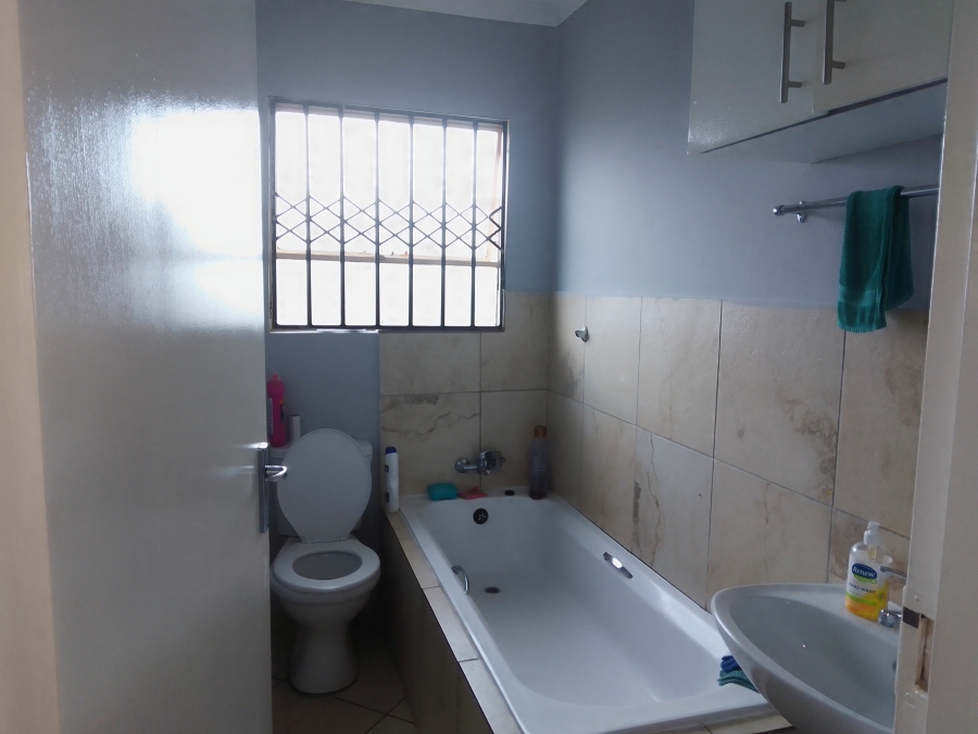 To Let 3 Bedroom Property for Rent in Blue Hills Gauteng