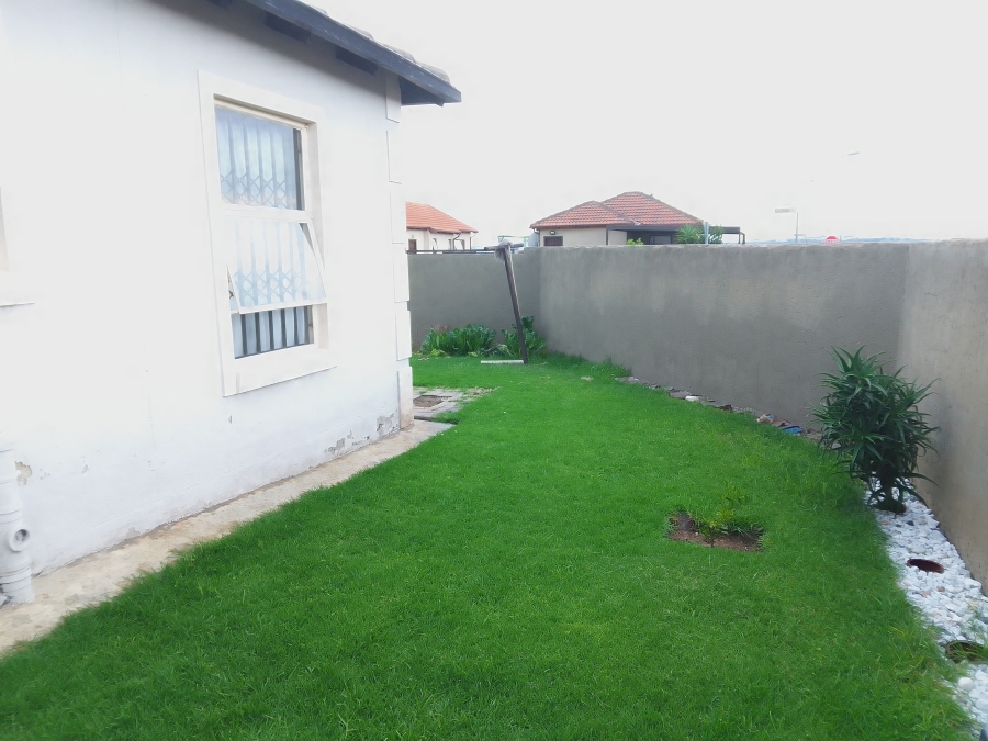 To Let 3 Bedroom Property for Rent in Blue Hills Gauteng