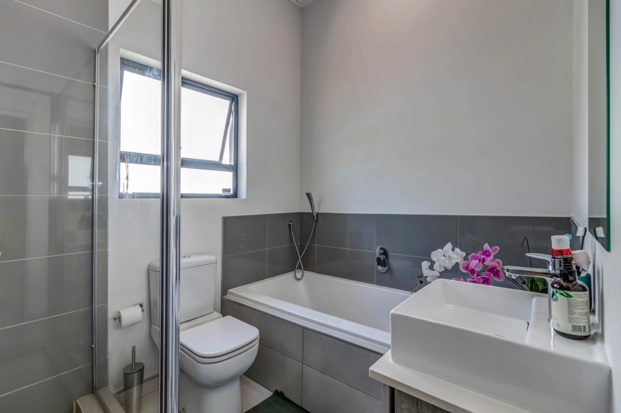 2 Bedroom Property for Sale in Broadacres Gauteng