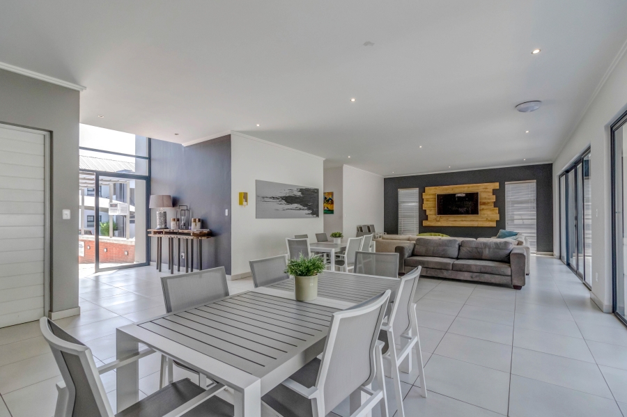 2 Bedroom Property for Sale in Broadacres Gauteng