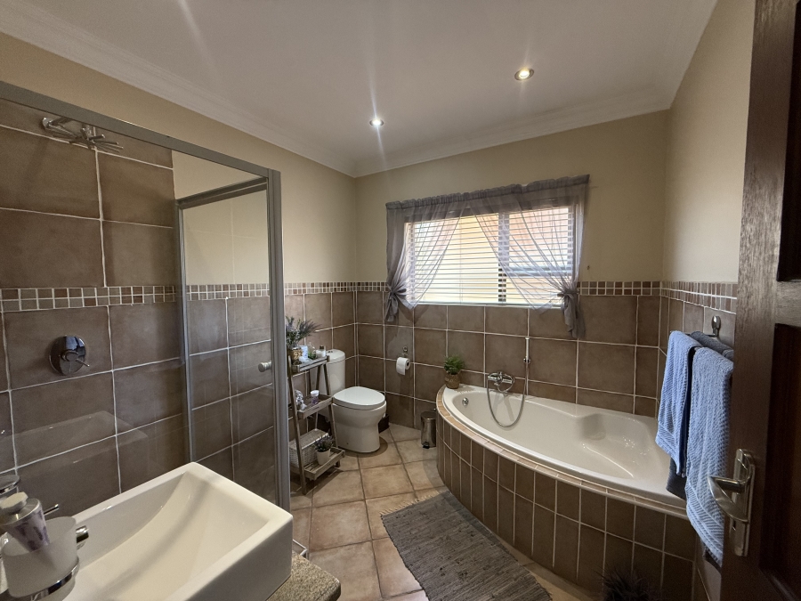 3 Bedroom Property for Sale in Zambezi Country Estate Gauteng