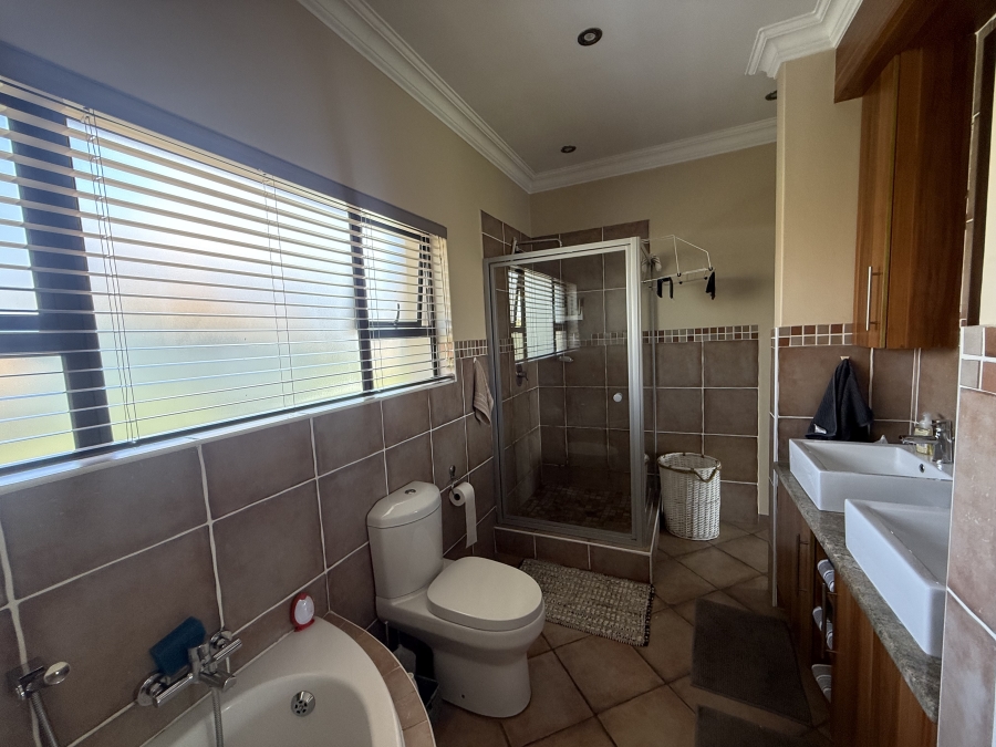 3 Bedroom Property for Sale in Zambezi Country Estate Gauteng