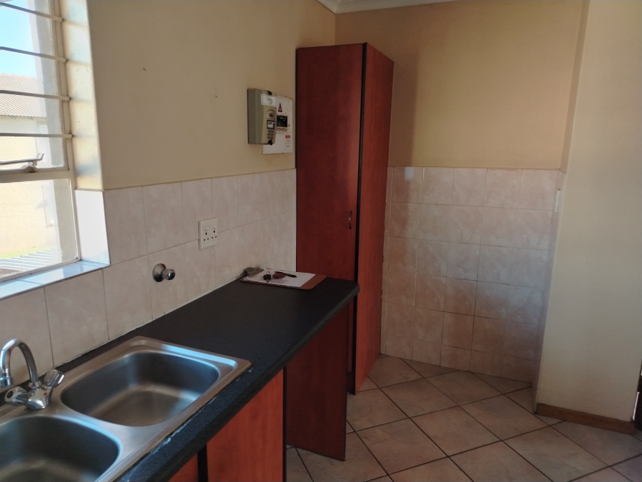 To Let 2 Bedroom Property for Rent in Rand Collieries Gauteng