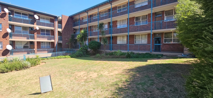 To Let 2 Bedroom Property for Rent in Mondeor Gauteng