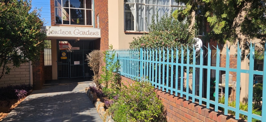 To Let 2 Bedroom Property for Rent in Mondeor Gauteng