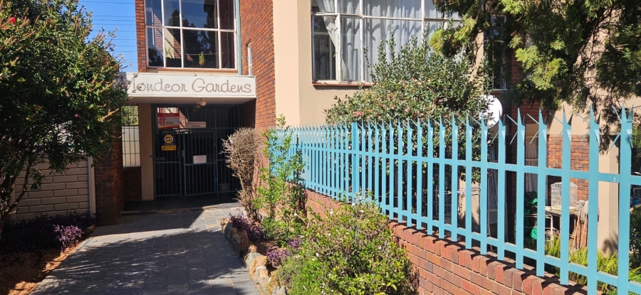 To Let 2 Bedroom Property for Rent in Mondeor Gauteng