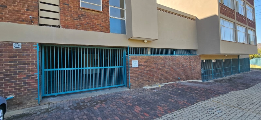 To Let 2 Bedroom Property for Rent in Mondeor Gauteng