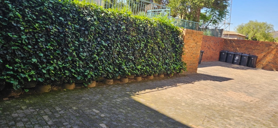 To Let 2 Bedroom Property for Rent in Mondeor Gauteng