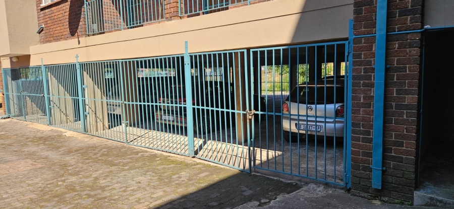 To Let 2 Bedroom Property for Rent in Mondeor Gauteng