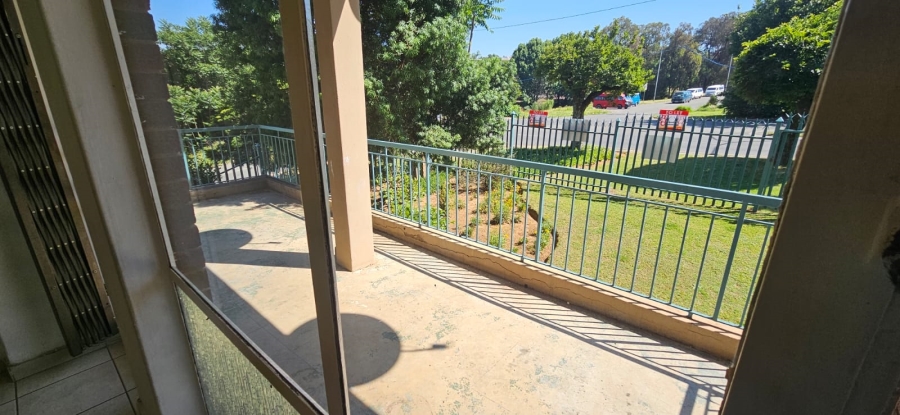 To Let 2 Bedroom Property for Rent in Mondeor Gauteng