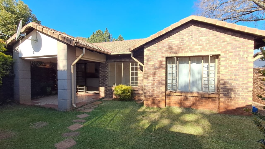 3 Bedroom Property for Sale in Die Hoewes Gauteng