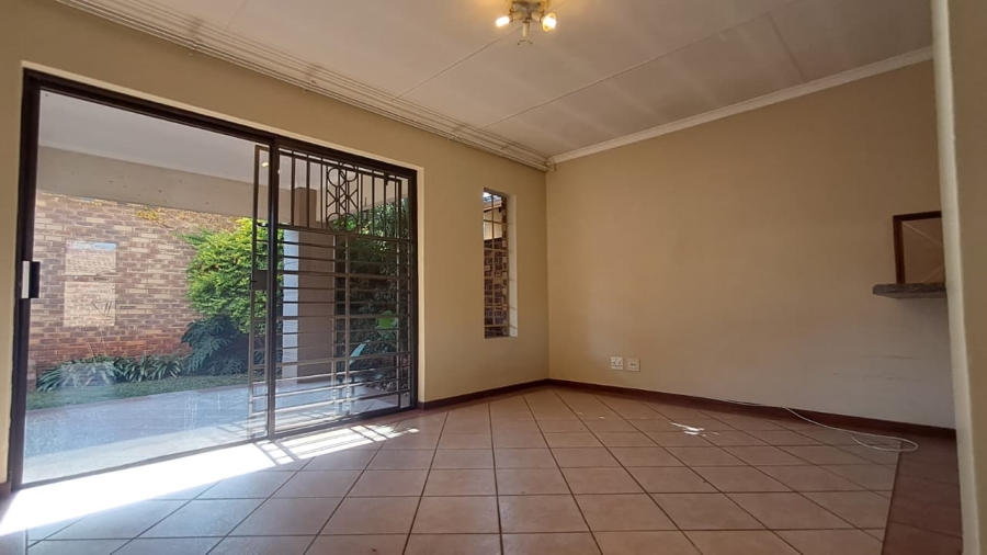 3 Bedroom Property for Sale in Die Hoewes Gauteng