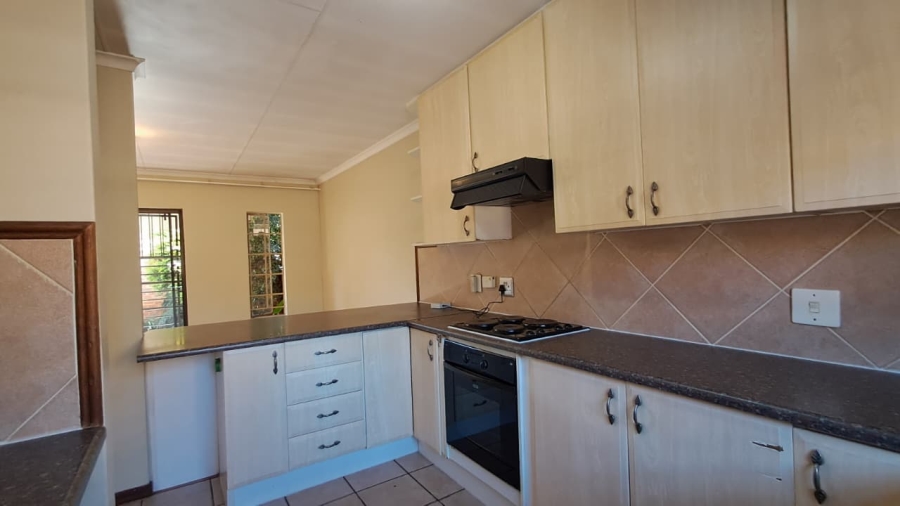 3 Bedroom Property for Sale in Die Hoewes Gauteng