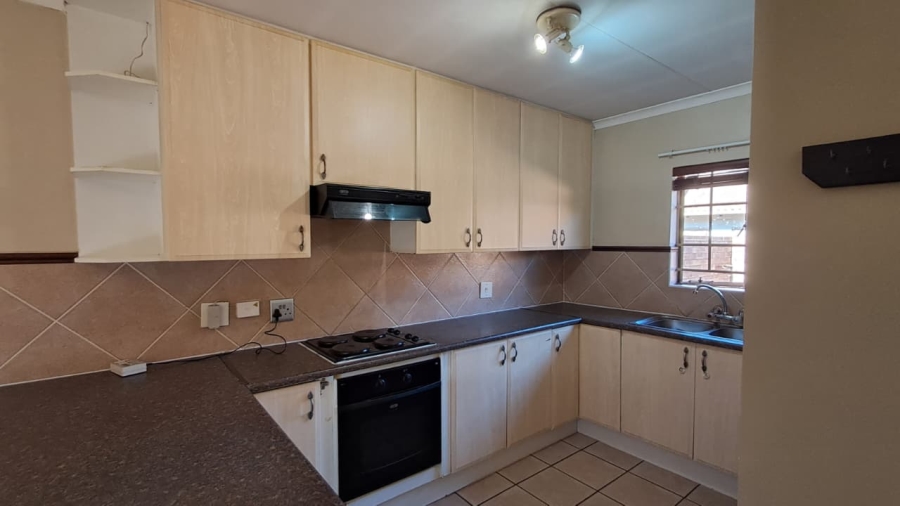 3 Bedroom Property for Sale in Die Hoewes Gauteng