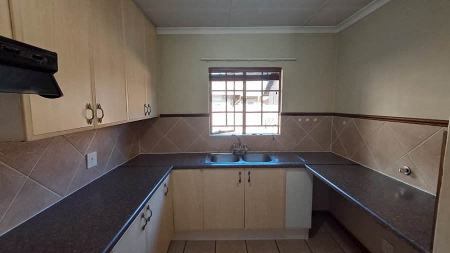 3 Bedroom Property for Sale in Die Hoewes Gauteng