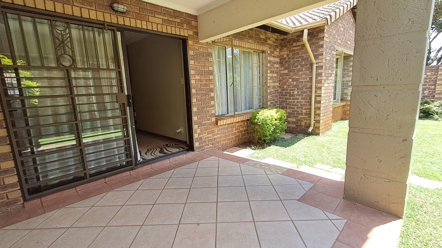 3 Bedroom Property for Sale in Die Hoewes Gauteng