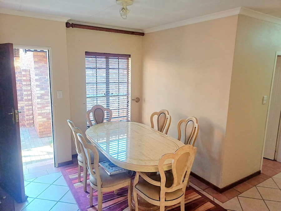 3 Bedroom Property for Sale in Die Hoewes Gauteng