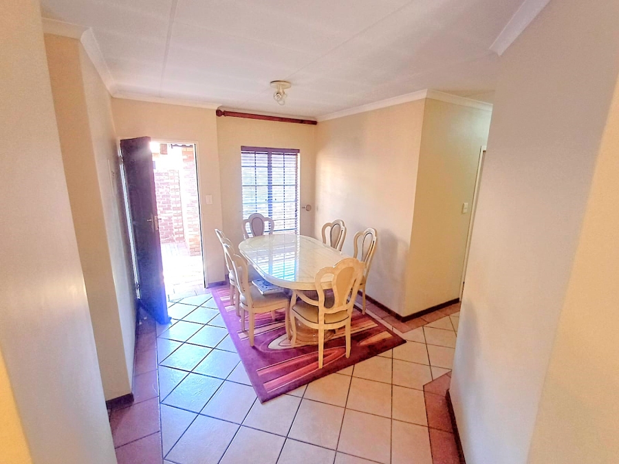 3 Bedroom Property for Sale in Die Hoewes Gauteng