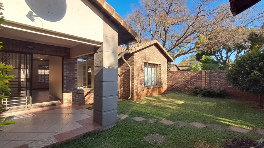 3 Bedroom Property for Sale in Die Hoewes Gauteng