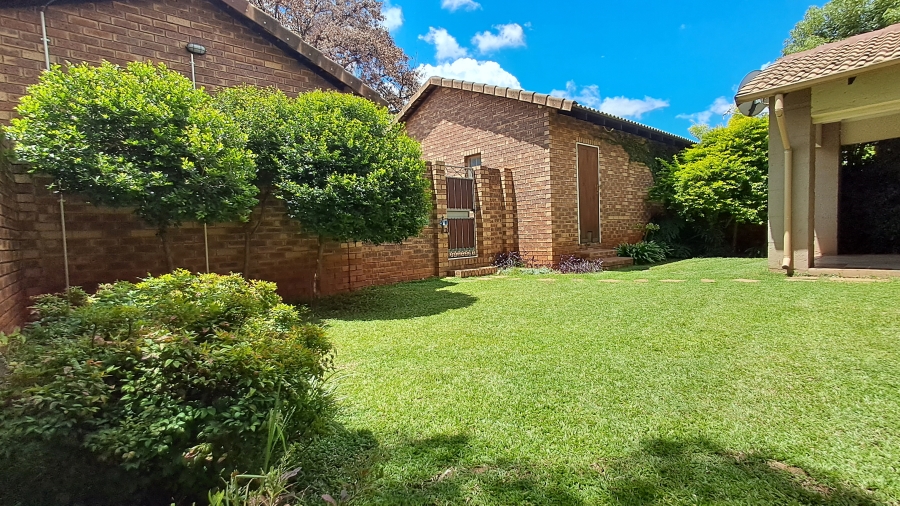 3 Bedroom Property for Sale in Die Hoewes Gauteng