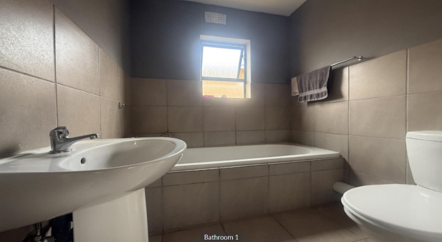 2 Bedroom Property for Sale in Albertsdal Gauteng