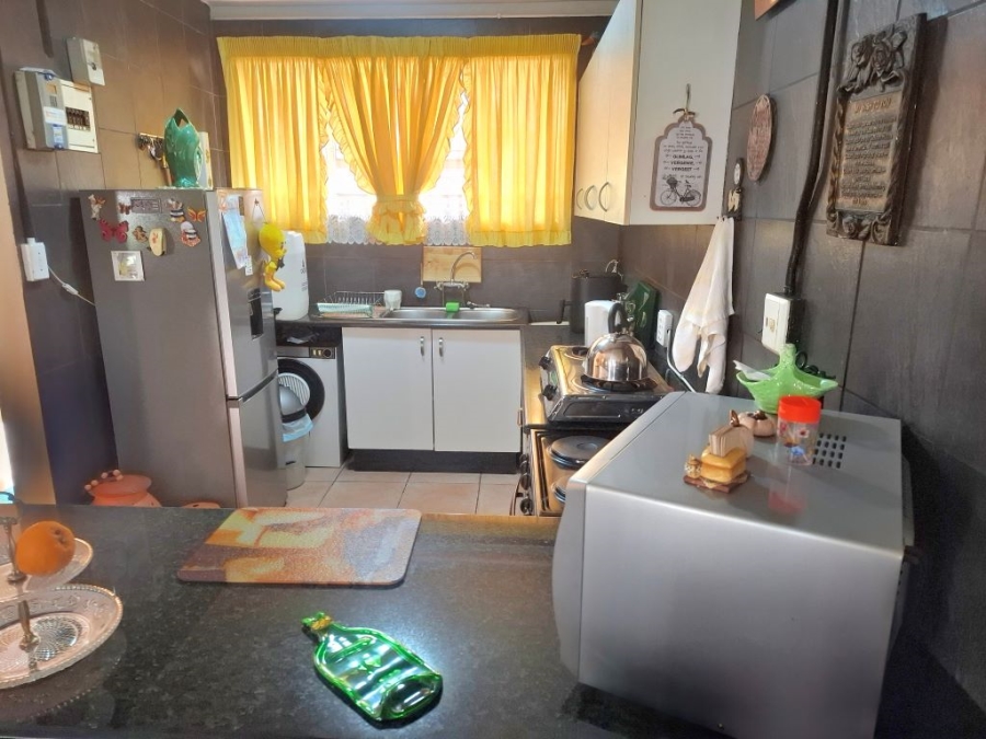 2 Bedroom Property for Sale in Greenhills Gauteng