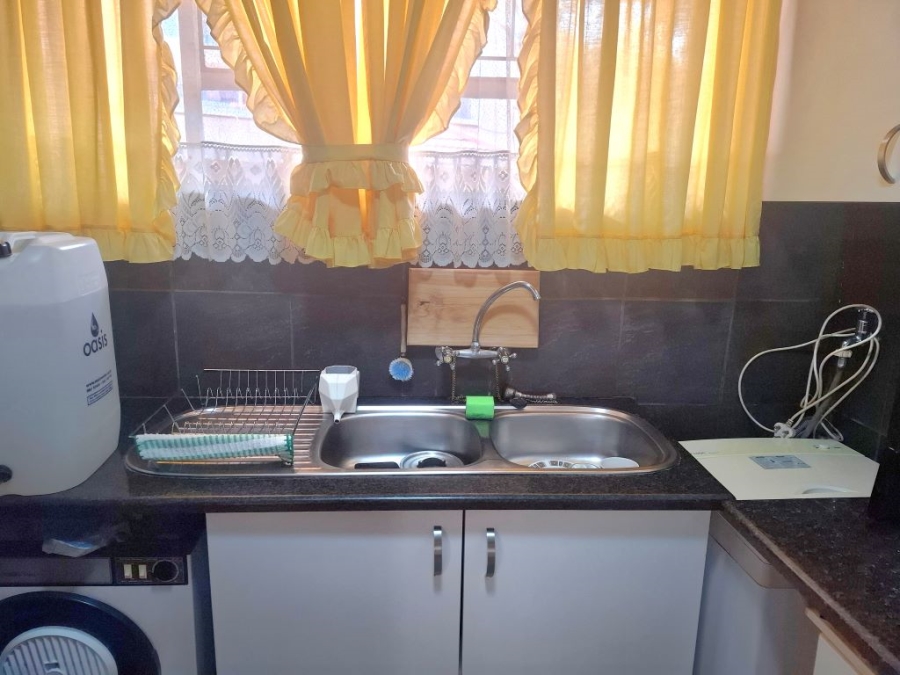 2 Bedroom Property for Sale in Greenhills Gauteng