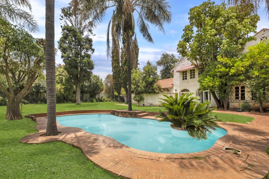 6 Bedroom Property for Sale in Dunkeld Gauteng