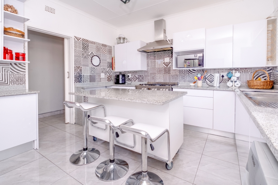 3 Bedroom Property for Sale in Fontainebleau Gauteng