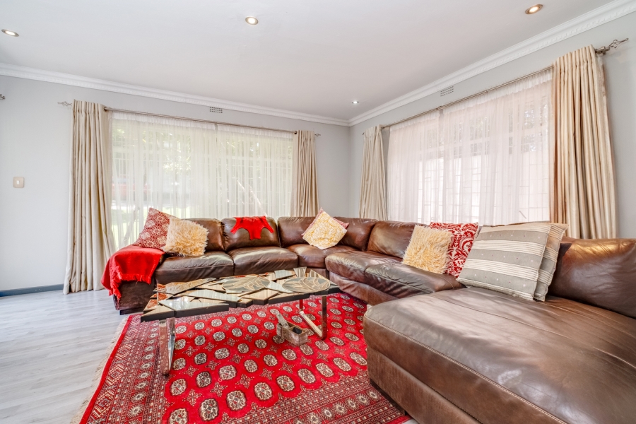 3 Bedroom Property for Sale in Fontainebleau Gauteng