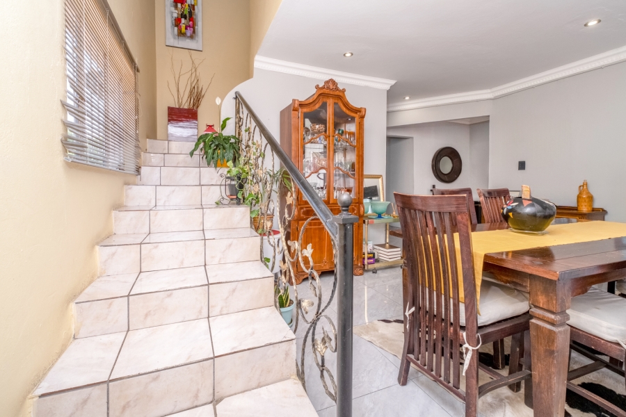 3 Bedroom Property for Sale in Fontainebleau Gauteng