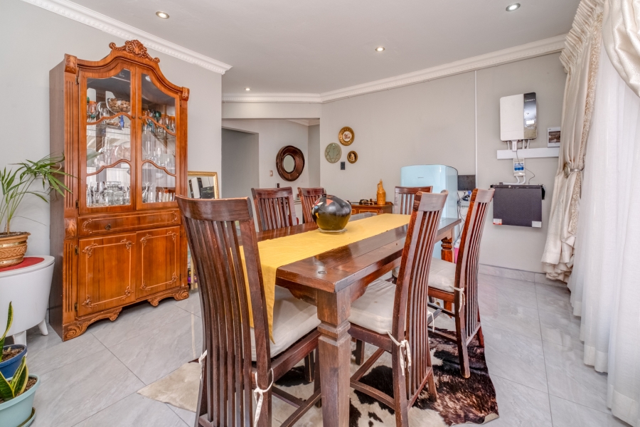 3 Bedroom Property for Sale in Fontainebleau Gauteng