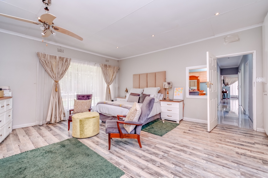 3 Bedroom Property for Sale in Fontainebleau Gauteng