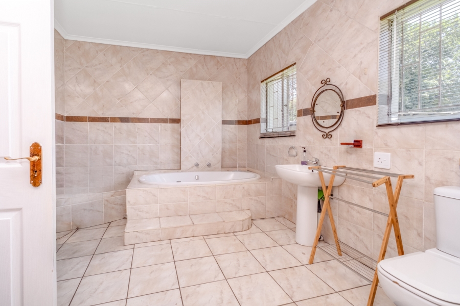 3 Bedroom Property for Sale in Fontainebleau Gauteng