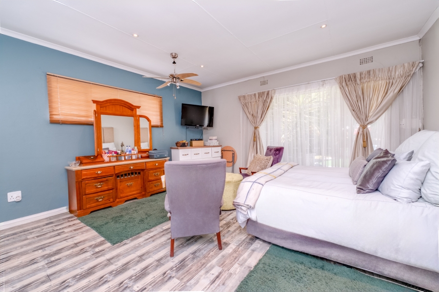 3 Bedroom Property for Sale in Fontainebleau Gauteng