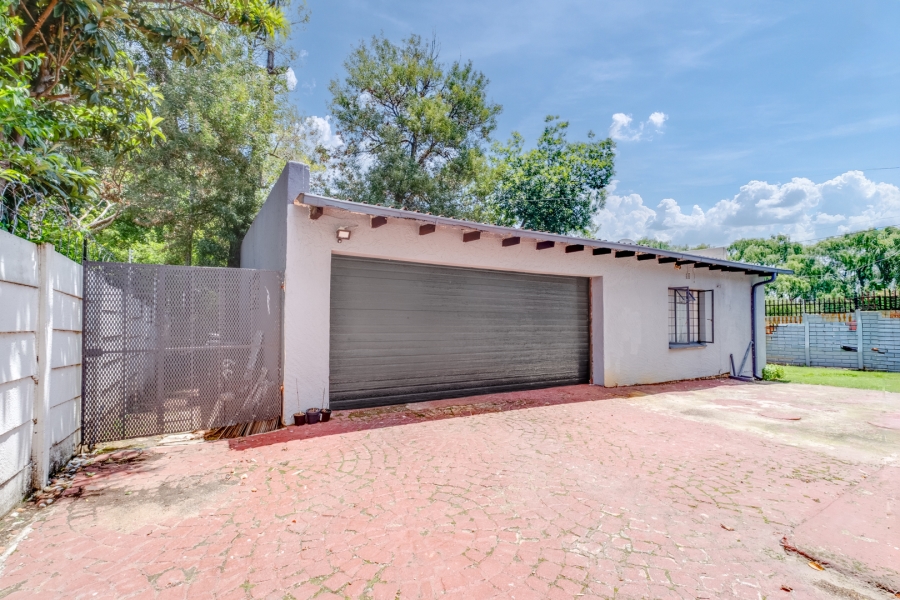 3 Bedroom Property for Sale in Fontainebleau Gauteng