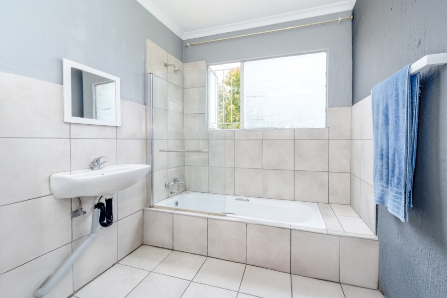 3 Bedroom Property for Sale in Fontainebleau Gauteng