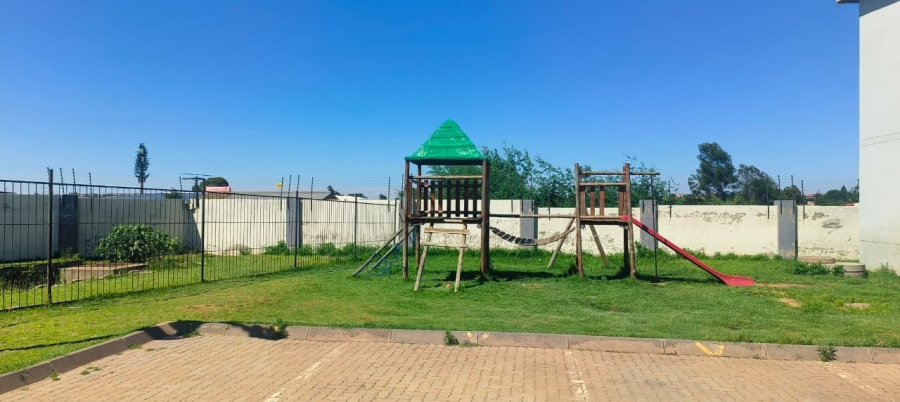To Let 2 Bedroom Property for Rent in Witpoortjie Gauteng