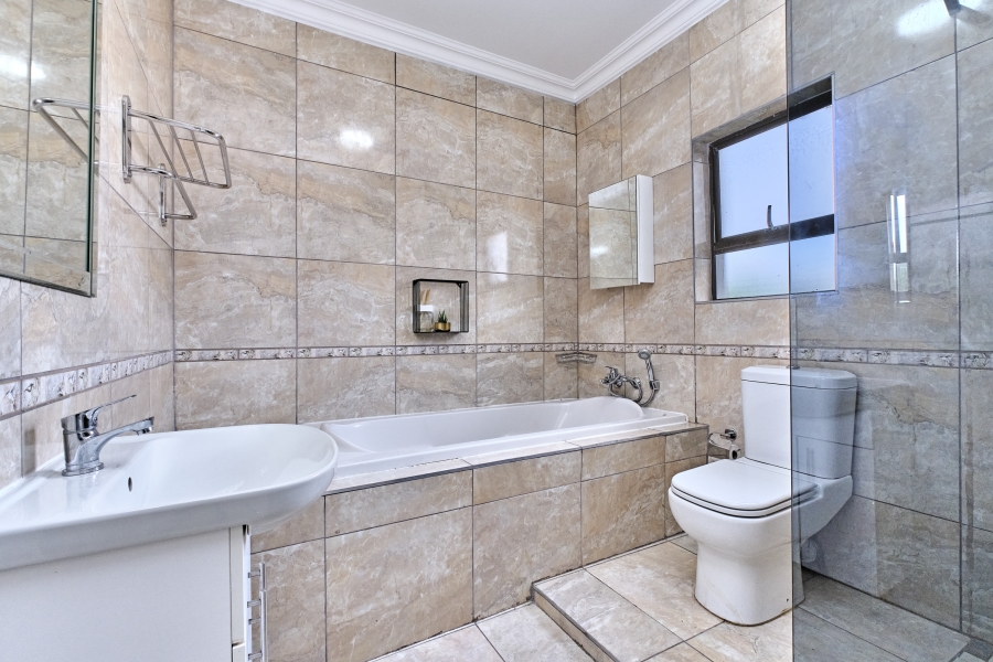 To Let 6 Bedroom Property for Rent in Kyalami Glen Estate Gauteng