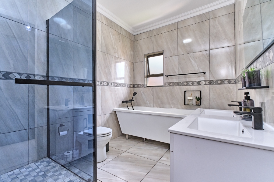 To Let 6 Bedroom Property for Rent in Kyalami Glen Estate Gauteng