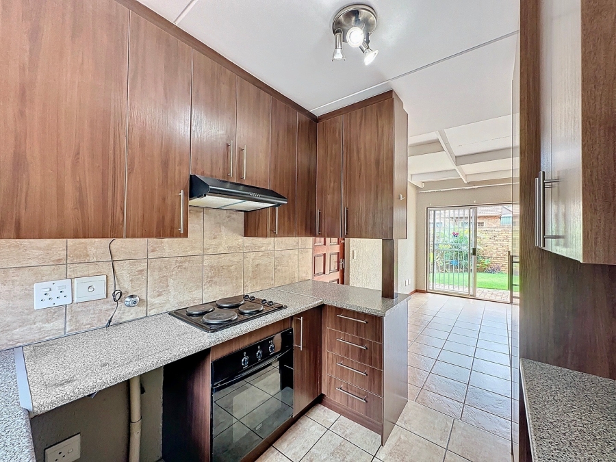 To Let 3 Bedroom Property for Rent in Die Hoewes Gauteng