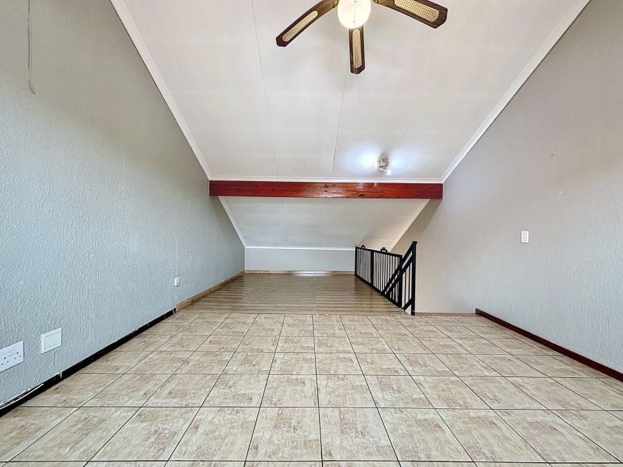 To Let 3 Bedroom Property for Rent in Die Hoewes Gauteng