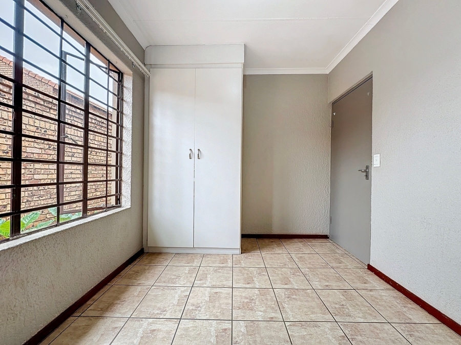 To Let 3 Bedroom Property for Rent in Die Hoewes Gauteng