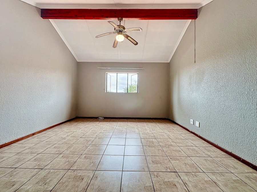 To Let 3 Bedroom Property for Rent in Die Hoewes Gauteng